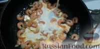 Фото приготовления рецепта: Паста с креветками под сливочным соусом - шаг №3