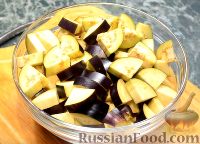 Фото приготовления рецепта: Салат из баклажанов "4 на 4" (на зиму) - шаг №2