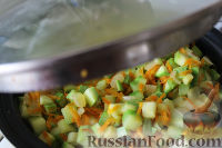 Фото приготовления рецепта: Паста с креветками, ананасами и брокколи - шаг №5