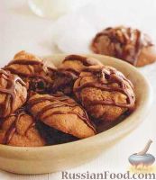 Фото к рецепту: Печенье с вишней, шоколадом и миндалем