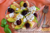 Фото к рецепту: Десертный салат из дыни и авокадо