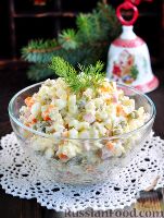 Фото приготовления рецепта: Салат с квашеной капустой, картофелем, ветчиной и солёными огурцами - шаг №12