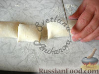 Фото приготовления рецепта: Бурекасы (пирожки) из слоеного теста с рыбной начинкой - шаг №5