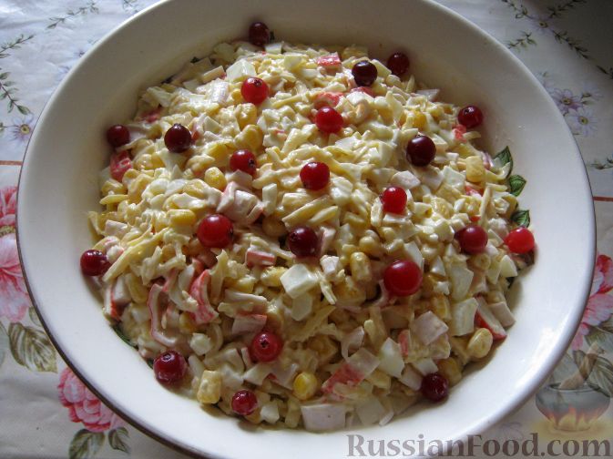 Крабовый салат рецепт классический с огурцом и кукурузой с рисом