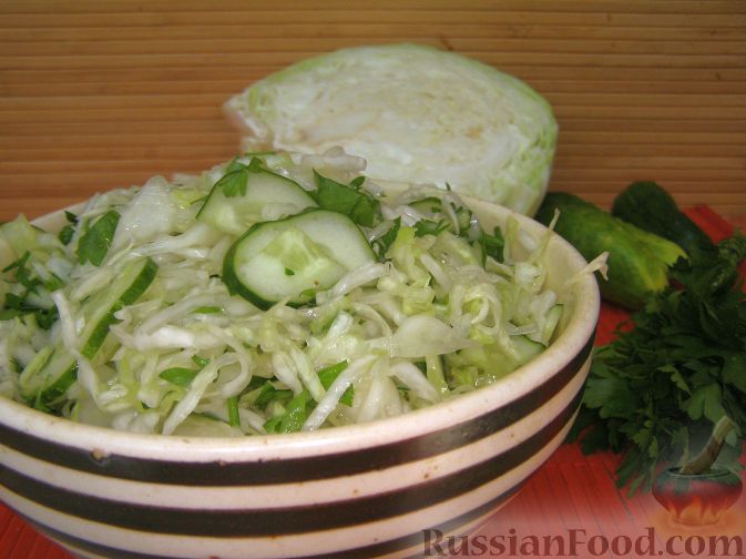 Рецепт Салат из капусты с огурцами и зеленью
