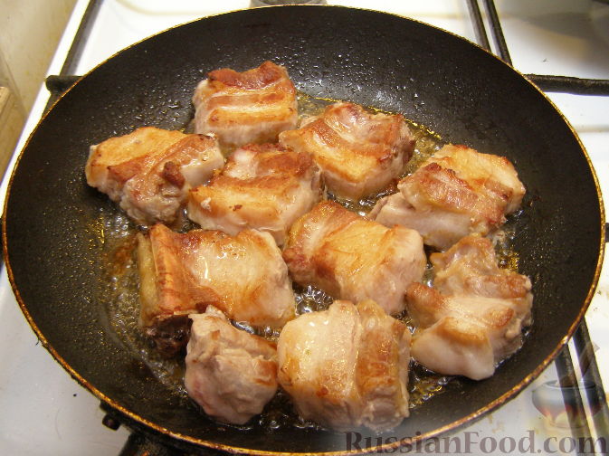 Свиные ребрышки с картофелем и пивом в казане на углях Рецепт