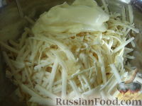 Фото приготовления рецепта: Сырные шарики в ореховой крошке - шаг №5