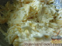 Фото приготовления рецепта: Сырные шарики в ореховой крошке - шаг №6