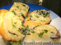 Фото к рецепту: Пикантные хлебцы с чесноком и сыром