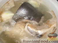 Фото приготовления рецепта: Уха из семги - шаг №4