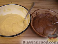 Фото приготовления рецепта: Кекс мраморный на кефире - шаг №4