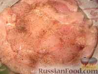 Фото приготовления рецепта: Курица в омлете - шаг №3