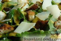 Фото приготовления рецепта: Американская классика: салат Цезарь - шаг №4