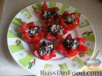 Фото к рецепту: Фаршированные помидоры с брынзой и базиликом