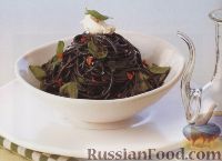 Фото к рецепту: Черные спагетти со сливочным соусом и чили
