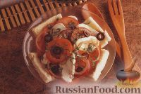 Фото к рецепту: Салат из помидоров, моцареллы, лука и хлебных ломтиков