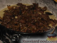 Фото приготовления рецепта: Быстрый мясной пирог - шаг №11