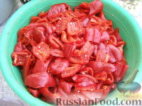 Фото приготовления рецепта: Аджика с помидорами и яблоками - шаг №2