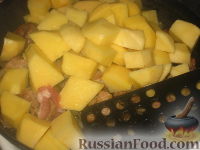 Фото приготовления рецепта: Жаркое из свинины с картофелем - шаг №5