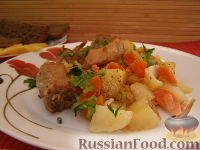 Фото к рецепту: Тушеные свиные ребрышки с картошкой
