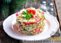 Фото приготовления рецепта: Салат с кальмарами, авокадо, огурцами и перепелиными яйцами - шаг №8