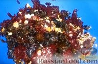 Фото приготовления рецепта: Салат из свеклы с черносливом - шаг №4