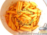 Фото приготовления рецепта: Картофель фри в духовке - шаг №3