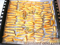 Фото приготовления рецепта: Картофель фри в духовке - шаг №4