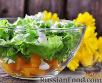 Фото к рецепту: Простой салат с консервированными персиками