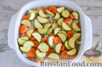 Фото приготовления рецепта: Форель, запеченная с рисом и овощами - шаг №10