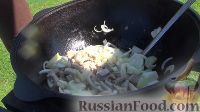Фото приготовления рецепта: Солянка с мясом и капустой (в казане) - шаг №5