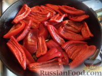 Фото приготовления рецепта: Перец жареный по-молдавски - шаг №3