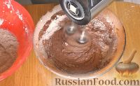 Фото приготовления рецепта: Шоколадный торт со сливочным сыром - шаг №3