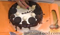 Фото приготовления рецепта: Шоколадный торт со сливочным сыром - шаг №10