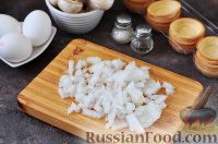 Фото приготовления рецепта: Тарталетки с курицей и грибами - шаг №3