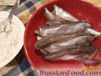 Фото приготовления рецепта: Одесская рыбка "Цаца" (жареная мойва) - шаг №3