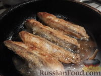 Фото приготовления рецепта: Одесская рыбка "Цаца" (жареная мойва) - шаг №7