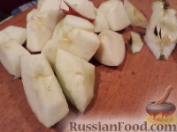 Фото приготовления рецепта: Сливовый смузи с яблоком и грушей - шаг №4