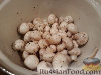 Фото приготовления рецепта: Картофель, запеченный с луком и грибами - шаг №7