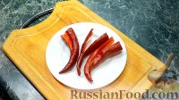 Фото приготовления рецепта: Сырая аджика из помидоров на зиму - шаг №4
