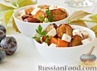 Фото к рецепту: Теплый салат из тыквы, слив и сыра