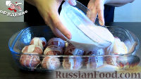 Фото приготовления рецепта: Фрикадельки с беконом, в сливочно-томатном соусе - шаг №4