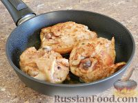 Фото приготовления рецепта: Запечённая курица с тыквой и перцем - шаг №5