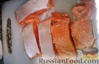 Фото приготовления рецепта: Засолка красной рыбы в домашних условиях - шаг №3