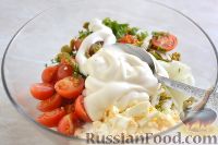 Фото приготовления рецепта: Салат с маринованными мидиями - шаг №5