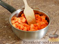 Фото приготовления рецепта: Суп-пюре из тыквы, с беконом и орехами - шаг №5