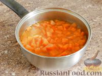 Фото приготовления рецепта: Суп-пюре из тыквы, с беконом и орехами - шаг №8