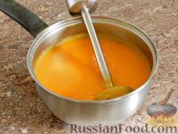 Фото приготовления рецепта: Суп-пюре из тыквы, с беконом и орехами - шаг №9