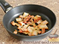 Фото приготовления рецепта: Суп-пюре из тыквы, с беконом и орехами - шаг №11