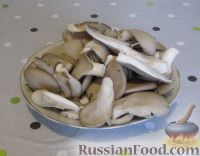 Фото приготовления рецепта: Закуска из жареных грибов - шаг №2